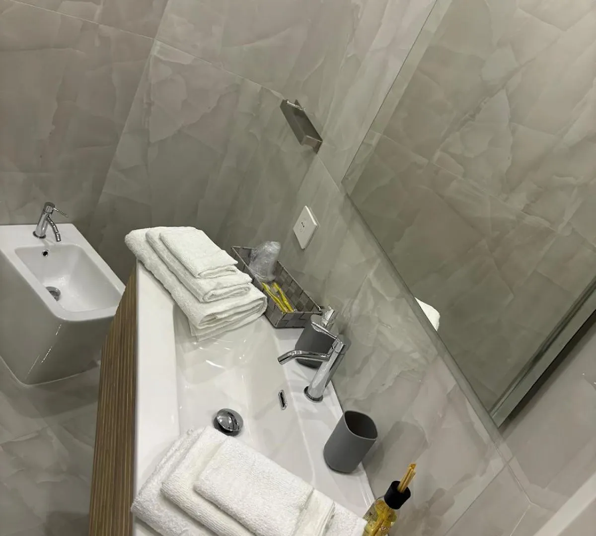 Vincenz Room Napoli 0*, Naples