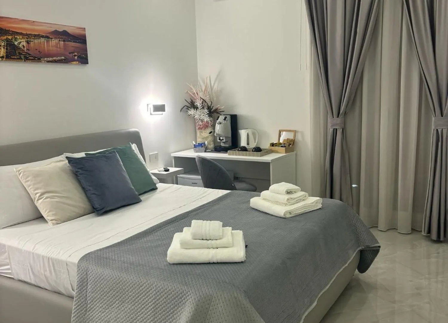 Vincenz Room Napoli Italy